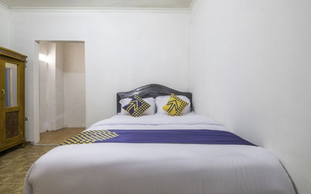 OYO Life 2412 Mandala Residence