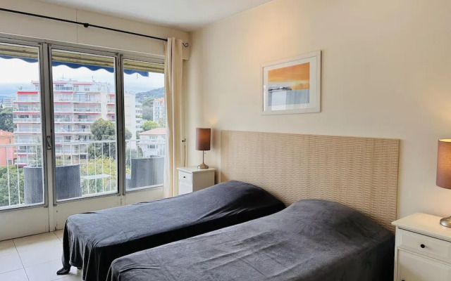 Two Bed Apt in the Center of Cannes - 2229