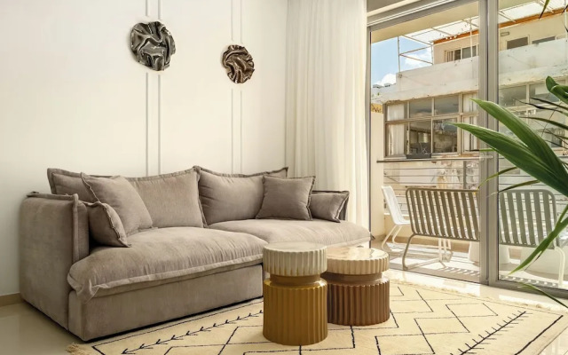 Shenkin Eclectic Blue Apt by Sea N' Rent