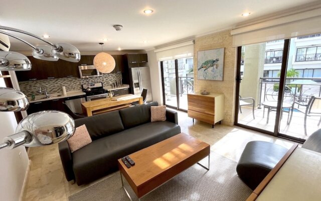 Unique 2BR Penthouse w Privaterooftop Palmbeach
