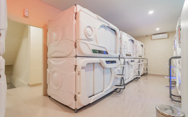On The Go Capsule Hotel