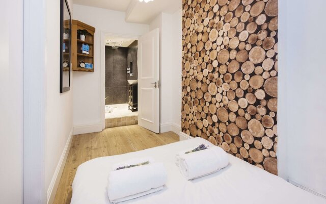 The Gloucester Terrace Abode - EFG