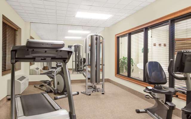 Wingate by Wyndham Lafayette Airport