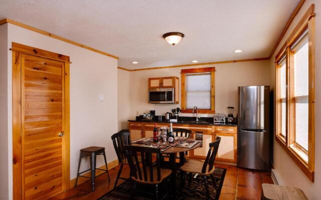 Cobble Mountain Lodge