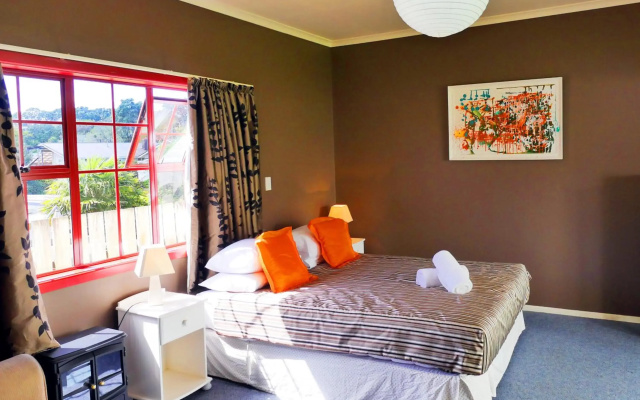 Ducks & Drakes Boutique Motel & Backpackers