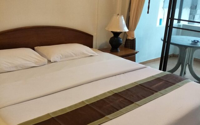 Room by Ayodiawan Naithon