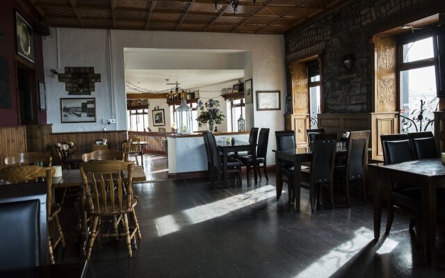 Maddens Bridge Bar, Restaurant & Guesthouse