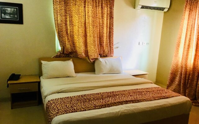 Mignonette Hotel & Suites