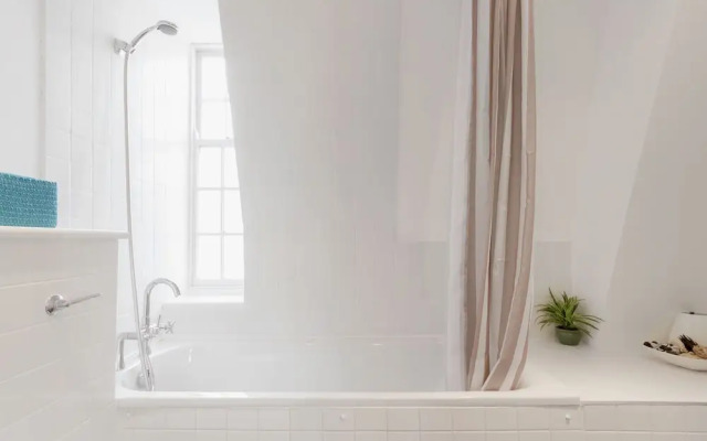 Groveland House Apartments Hotel