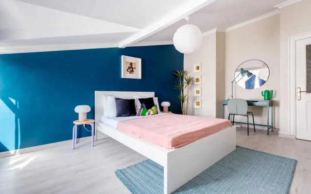 Vibrant Duplex With Terrace 2 min to Cevahir Mall