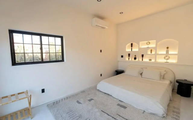 The Nicho House: 4BD Ultra-Modern Adobe: Walk to Plaza