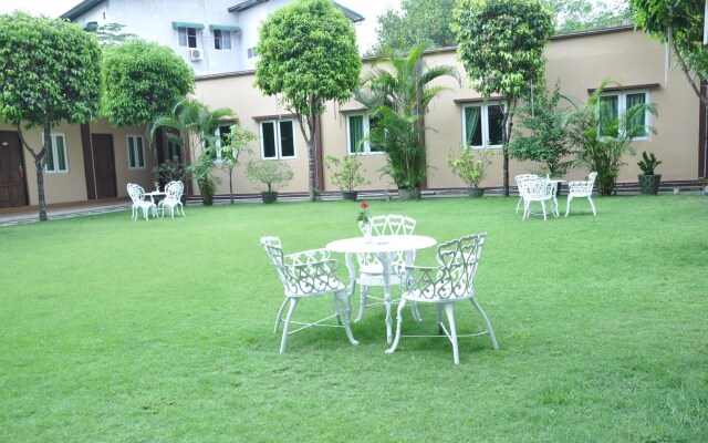 Green Leaf Hotel