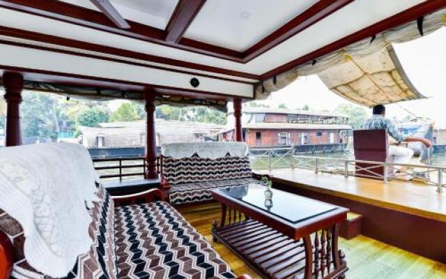 OYO 25089 Gold River Indraprastha Houseboat