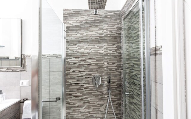 New & Stylish two Bedroom Apartment with Balconies