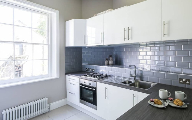 Punk Hip Plush 1-bed in Camden Town