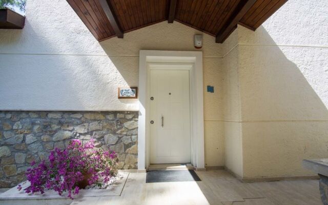 Larmos Villa