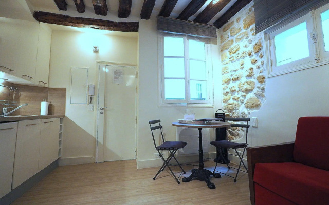 Louvre Parisian ChicSuites