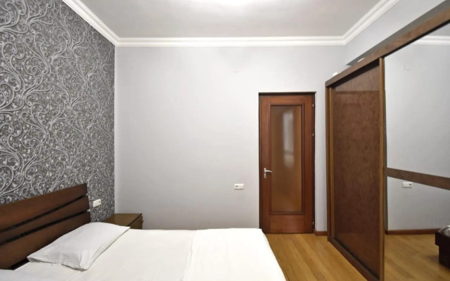 Byuzand7 new building in Republic Square