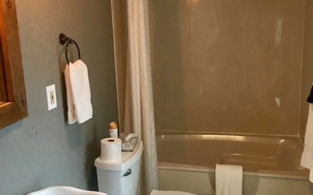 The Groveland Hotel