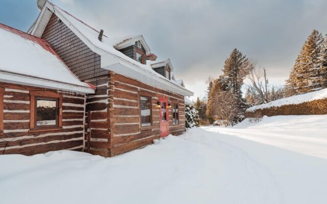 Manoir du Canard - 1800s Authentic Quebecois log Home With Modern Amenities