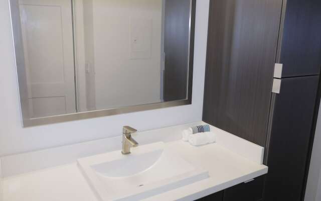 Hollywood Ace Residences