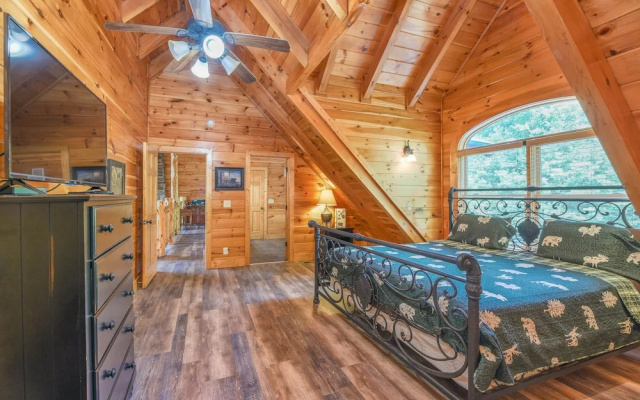 SmokyStays 6 Bedroom Cabin