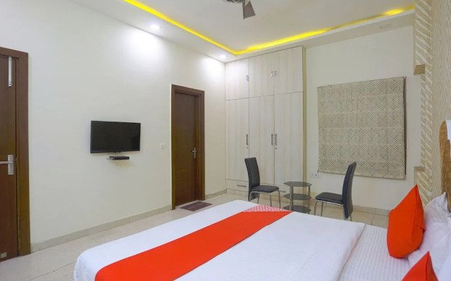 Oyo 41667 Paschim Vihar Inn