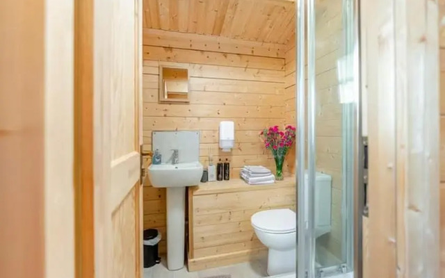Lochinvar - Clydesdale Log Cabin with Hot Tub