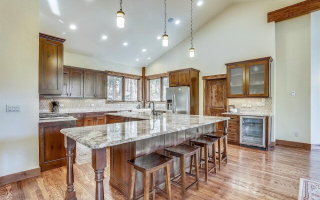 Highlands Getaway 4 Bedroom Home by RedAwning