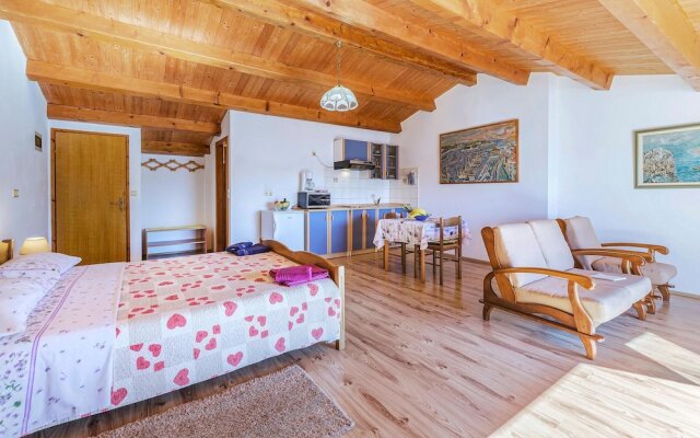Nice Apartment in Rovinj With Wifi