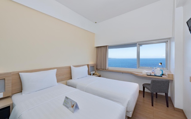 Whiz Prime Hotel Megamas Manado - Image 3