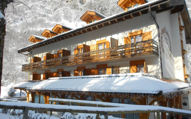 Hotel Garni Lago Nembia