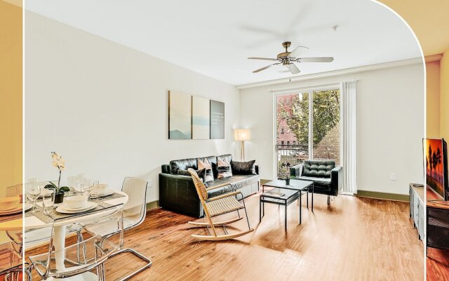 Downtown Midtown Apartments by NUOVO