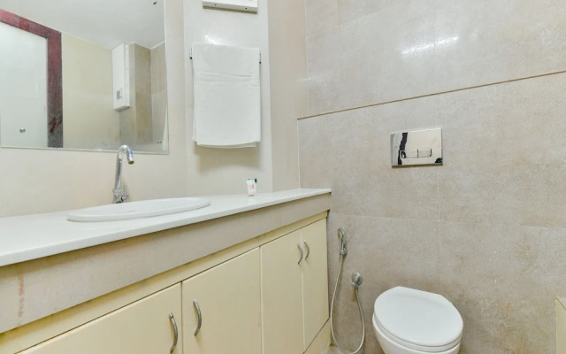 OYO 16663 Plaza Suites Hotel