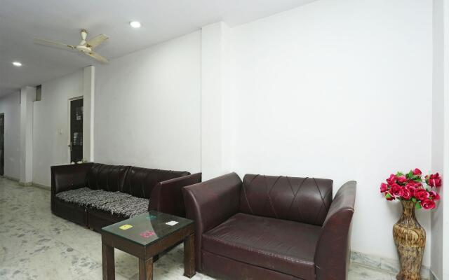 OYO 16904 Hotel Maharaja Palace