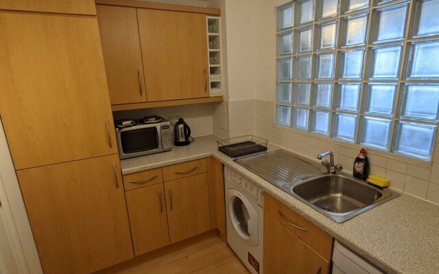 Spacious Modern 2BR Apartment Near City Center
