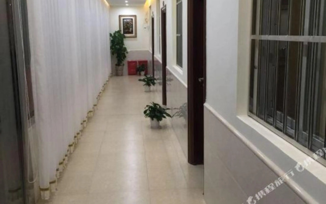 Xueping Business Hotel