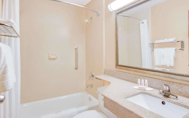 Coastal Inn & Suites - Wilmington, NC