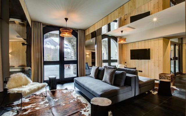 Thedrus luxury apt, swimming pool, SPA & more