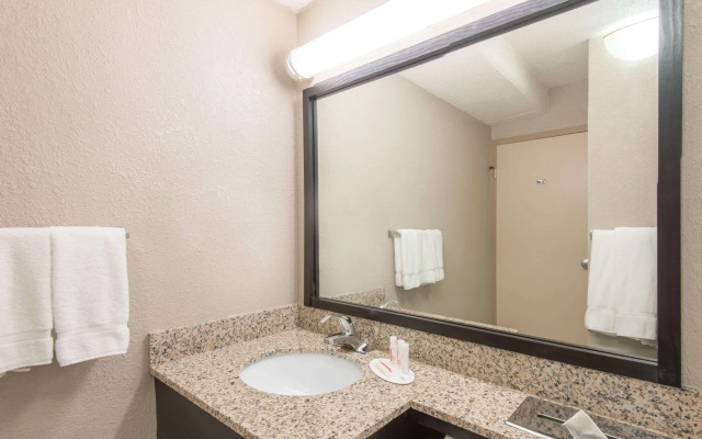 Ramada by Wyndham Cumberland Downtown