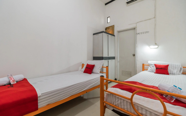 RedDoorz near Terminal Bubulak Bogor
