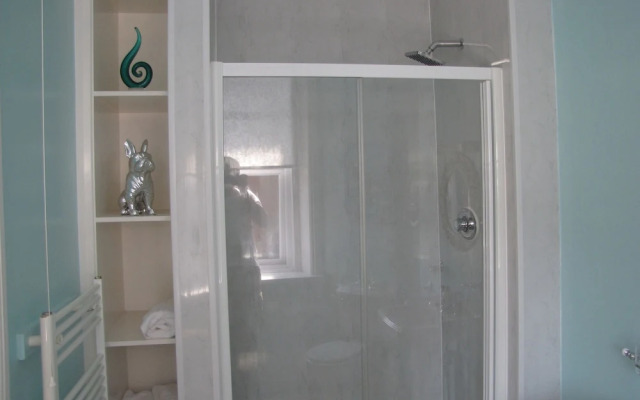 Ashmira Guest House