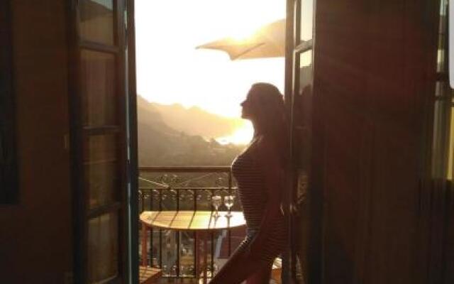 Symi Sunshine