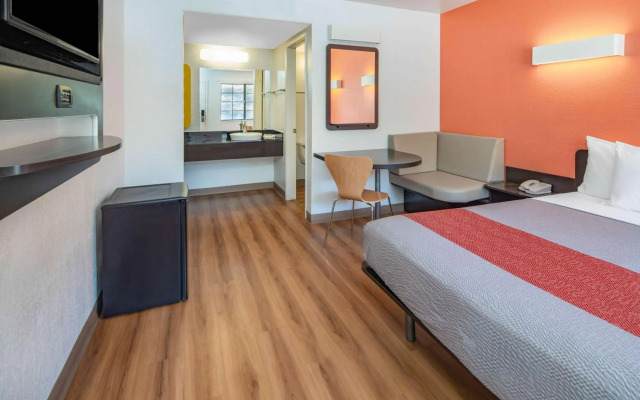 Motel 6 Thousand Oaks, CA