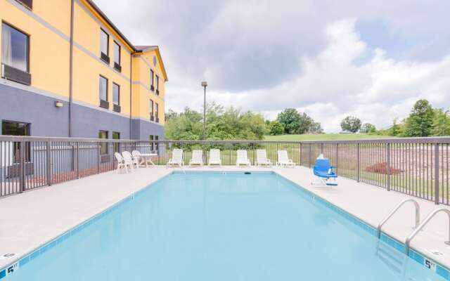 Super 8 by Wyndham Crossville TN