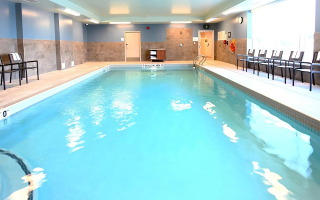 Holiday Inn Express & Suites Aurora by IHG