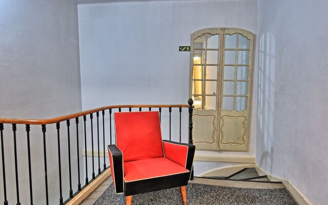 Bairro Alto Palace  Apartment for Large Groups