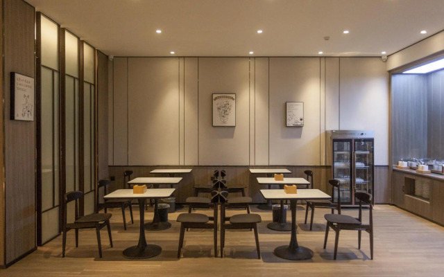 HanTing Hotel (Kaifeng North Railway Station)