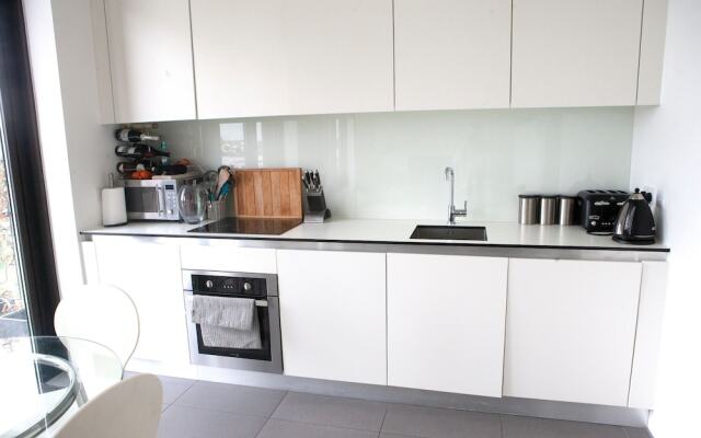 2 Bedroom Apartment Near Airport