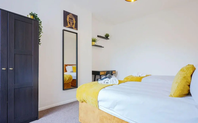 Remarkable 5-bed House in Luton